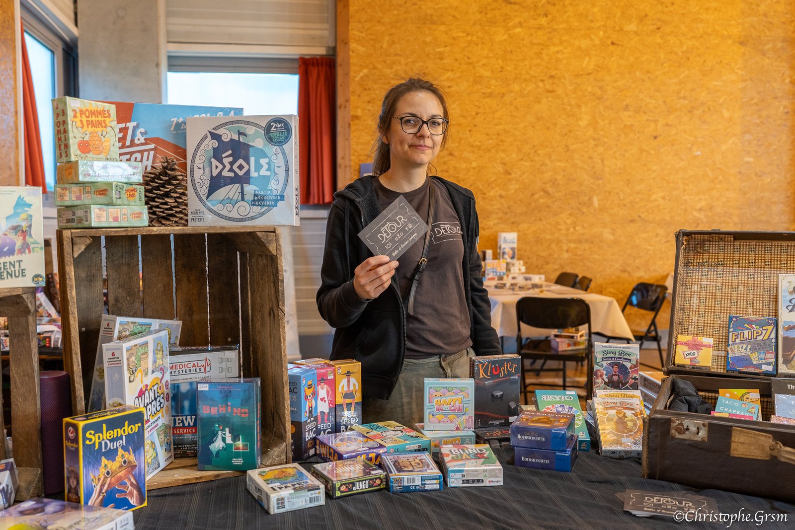 La boutique de jeux représenté par Audrey du DéTour durant le festival Ludi'Vaux 2025 La boutique de jeux représenté par Audrey du DéTour durant le festival Ludi'Vaux 2025